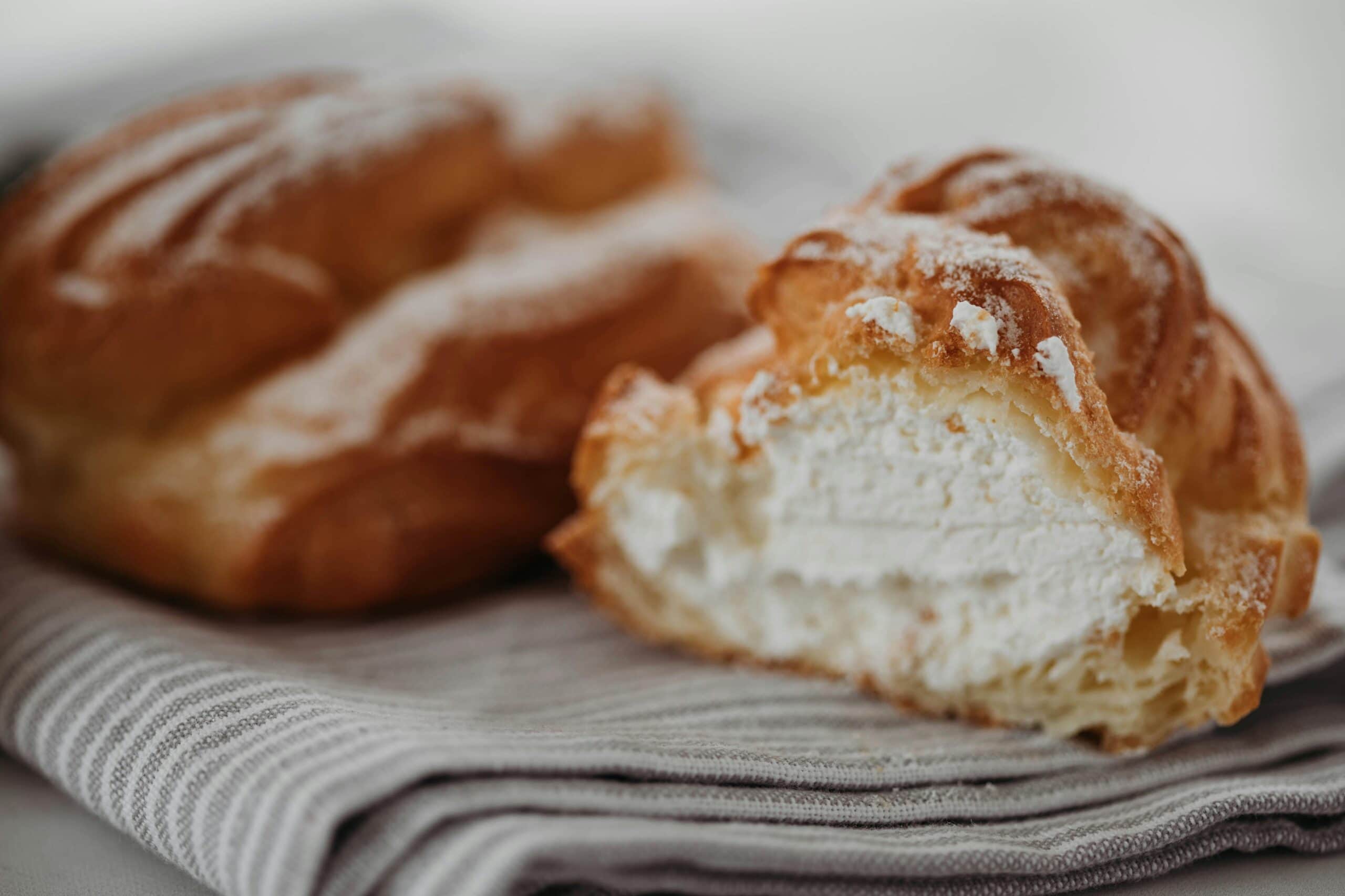 2 Cream Puffs
